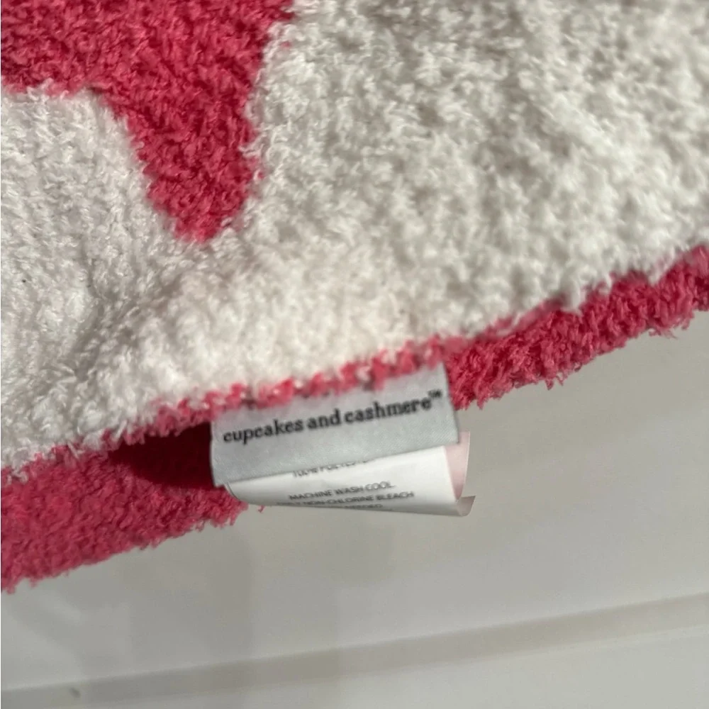 Cupcake & Cashmere Viral Ghost blanket